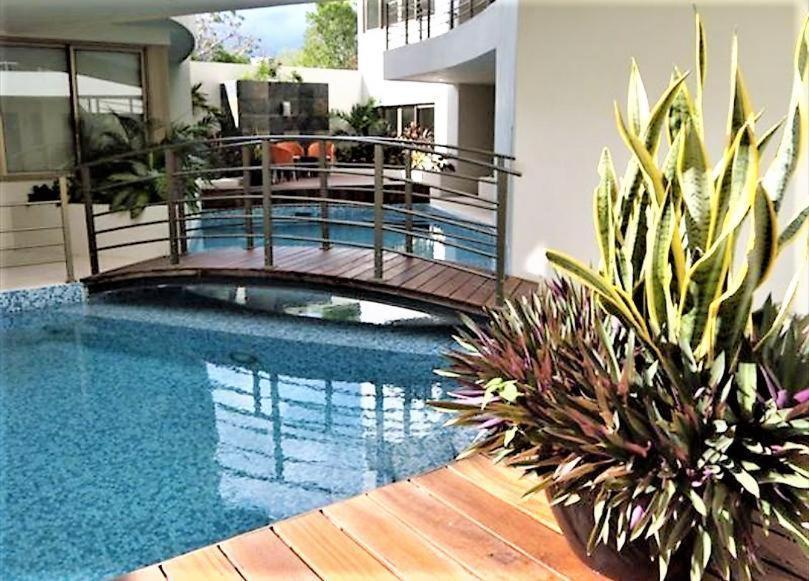 Stunning 1 Bedroom 1 Bathroom Modern Few Blocks To The And 5th Avenue Сasa de vacaciones *