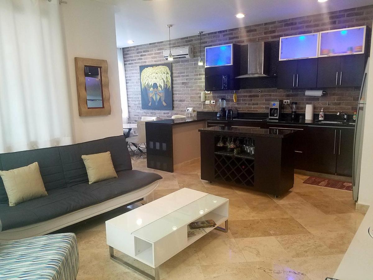 Stunning 1 Bedroom 1 Bathroom Modern Few Blocks To The And 5th Avenue *